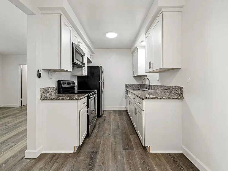 17405 Van Ness — Photo 5