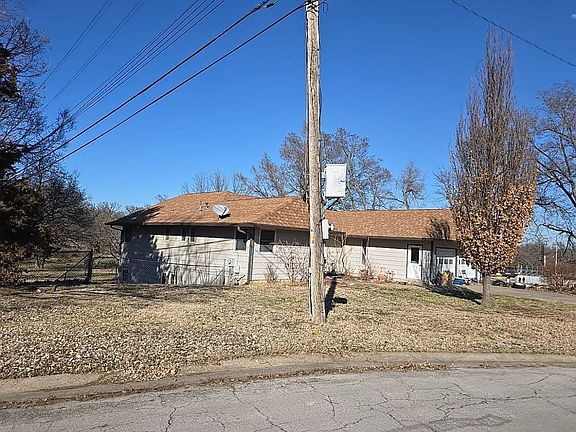 3rd image of 1201 E Brookside Ln