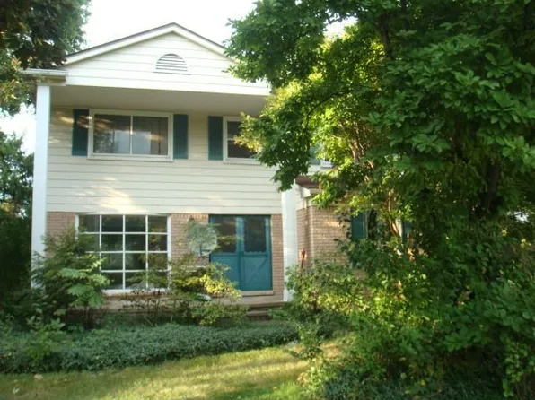 715 Abbey Ct, Rochester Hills, MI 48307