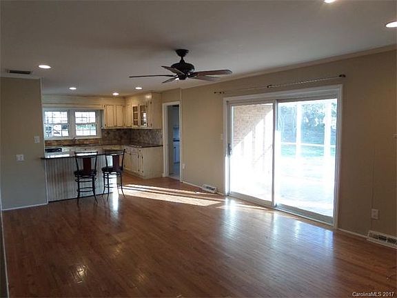 4th image of 8011 Cliffside Dr