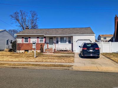 183 N Hawthorne Street, Massapequa, NY, 11758