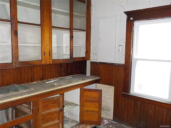 5th image of 898 E Delavan Ave
