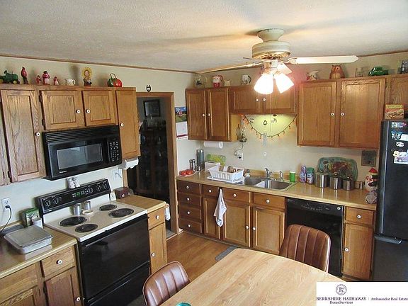3rd image of 306 Empire Ave