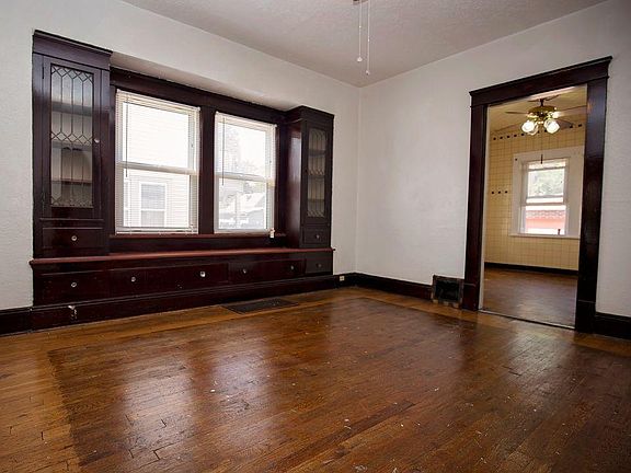 3rd image of 2206 W 105th St #B