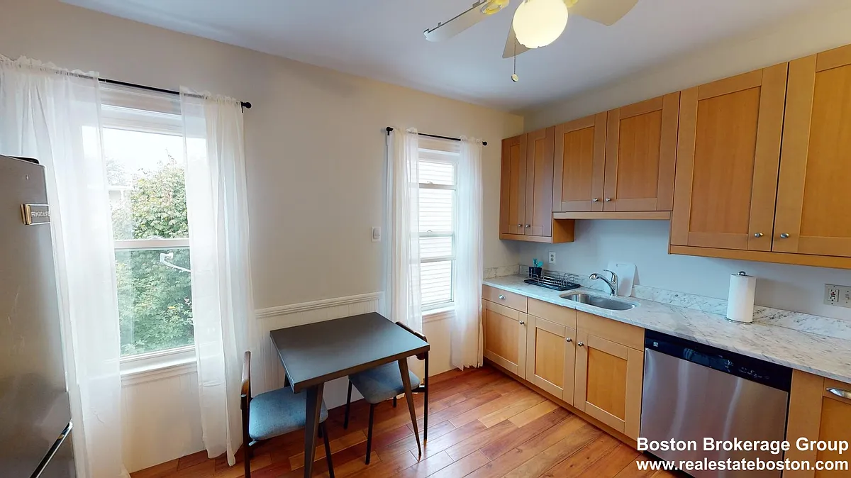 Building Photo - 26 Taft St #3