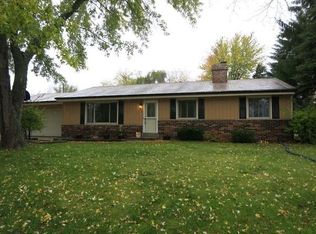 215 Manor Dr, Fredonia, WI 53021