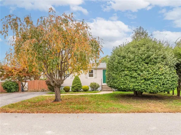 62 Beacon St, Cranston, RI 02910