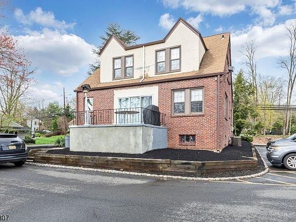 2nd image of 153 Stirling Rd