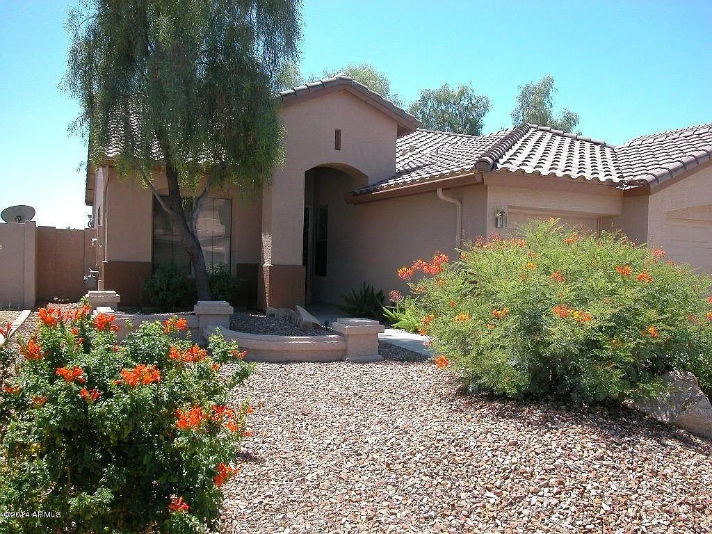 5431 W Greenbriar Drive — Photo 2