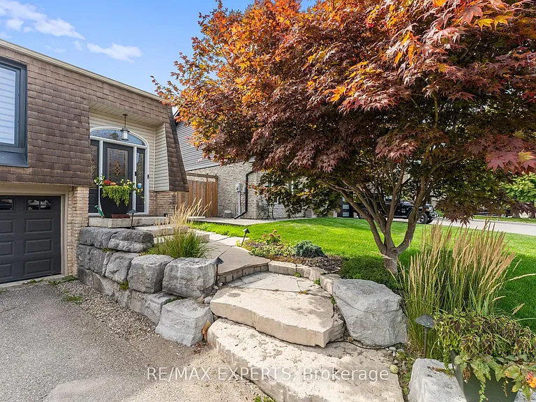 100 Hesp Dr #BASEMENT — Photo 2