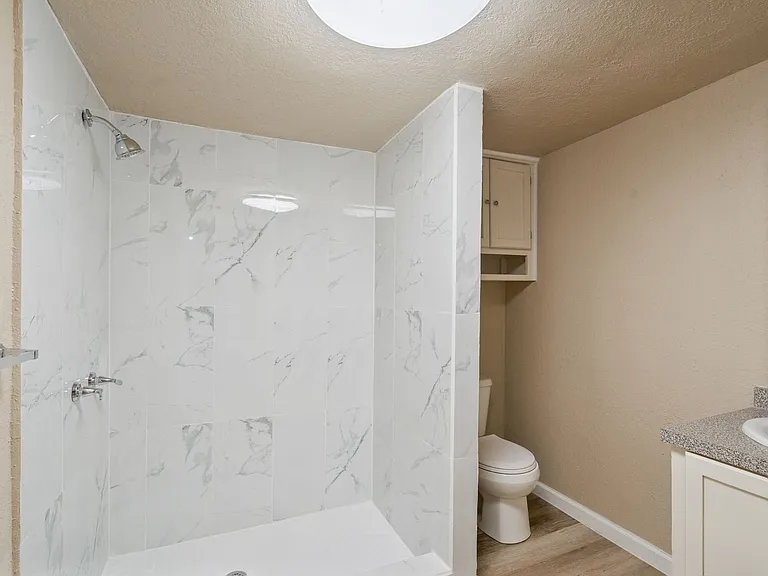1000 Qualia Dr — Photo 15