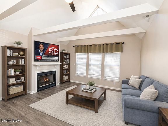 4th image of 402 Eastbridge Ct