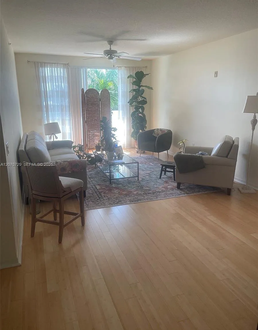 Lauderdale One Condo — Photo 2