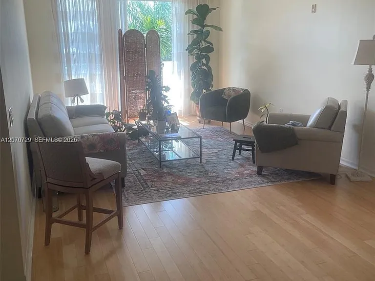 2401 NE 65th St #511 — Photo 2