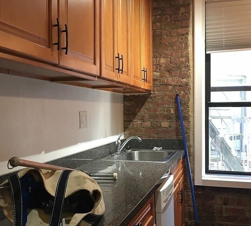 1st image of 322 6th St APT 13