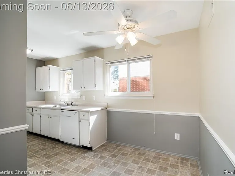 215 Woodsboro Dr — Photo 4