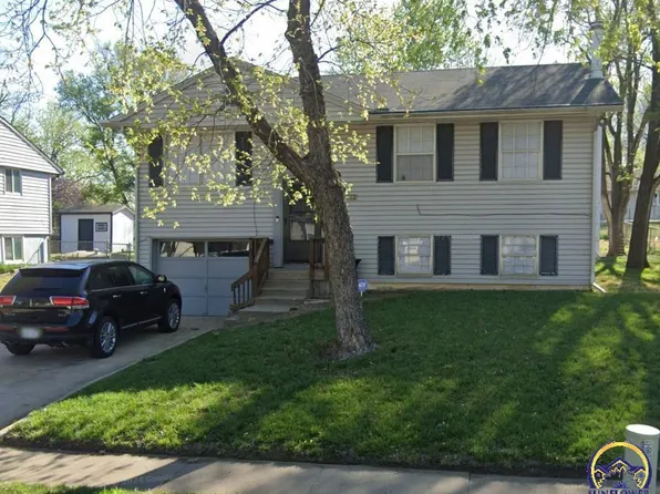 3108 SW Grand Ct, Topeka, KS 66614