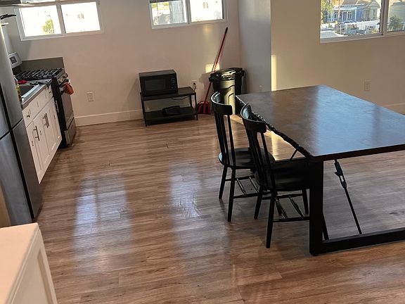 3rd image of 3807 Crawford St #1/2