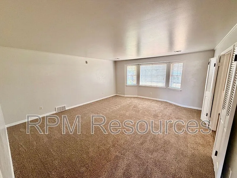 3 bed, 2.0 bath, 1619 sqft, $1,595 — Photo 4