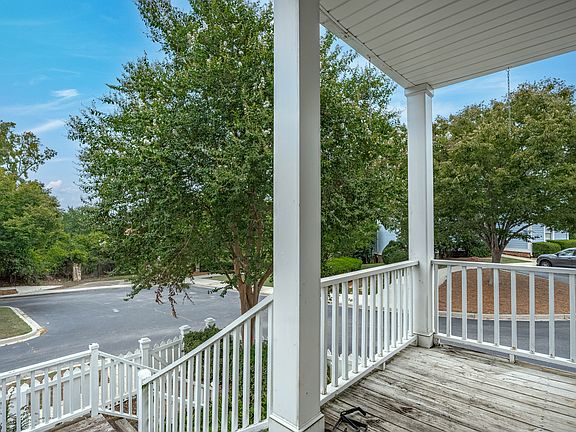 5th image of 228 River Bluff Blvd