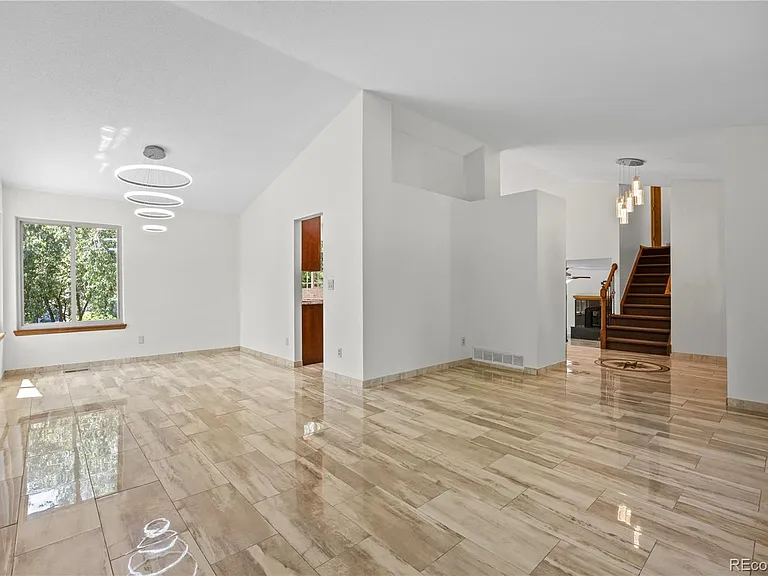 8725 Meadowlark Cir — Photo 13