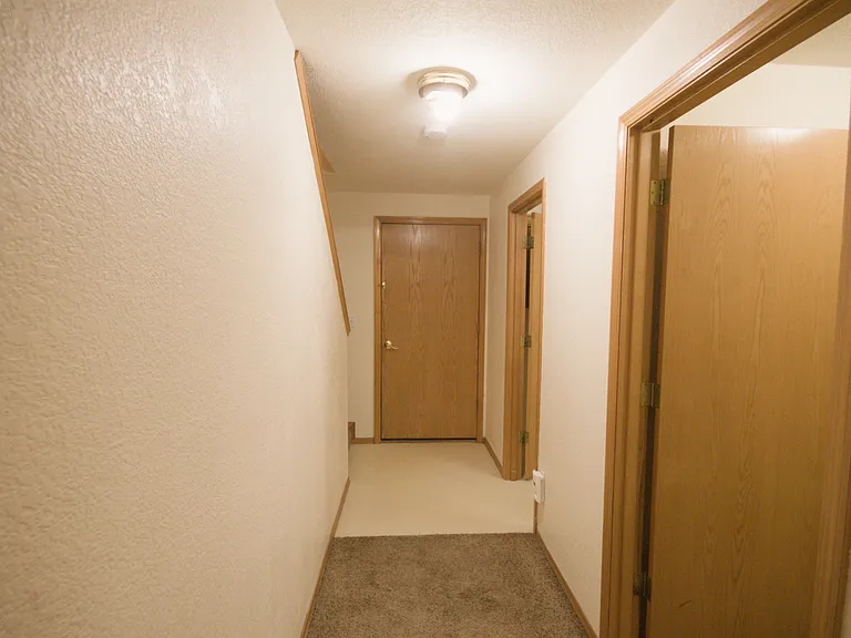 1819 Skyline Ct S — Photo 4