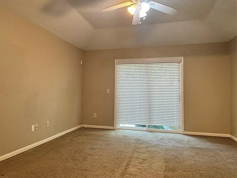 11 Cottage Grove Pl — Photo 27