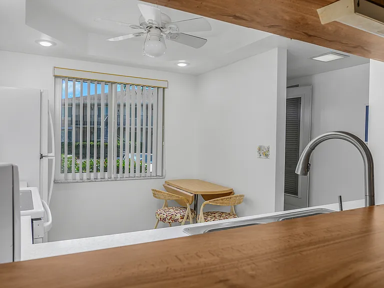 190 Palm Dr #5-1 — Photo 14