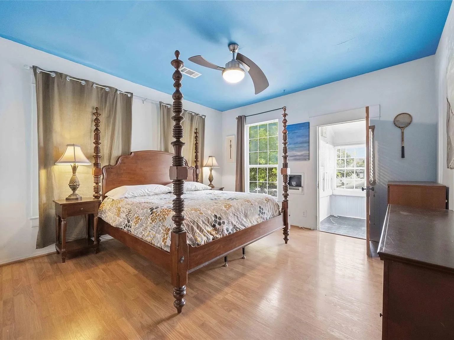 1 bed, 1.0 bath, 2204 sqft, $1,400 — Photo 2