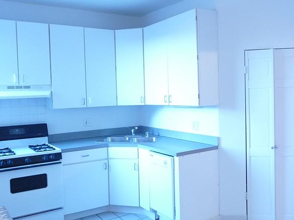 2nd image of 5044 N Glenwood Ave APT 1W