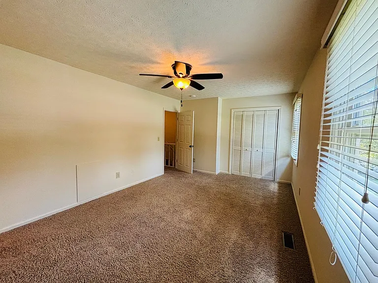 1704 Emerald St — Photo 17