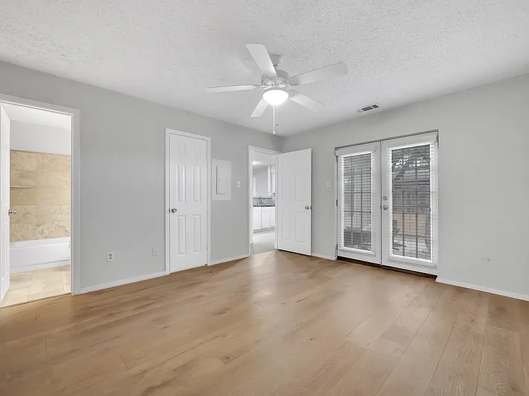 2111 E Belt Line Rd — Photo 16