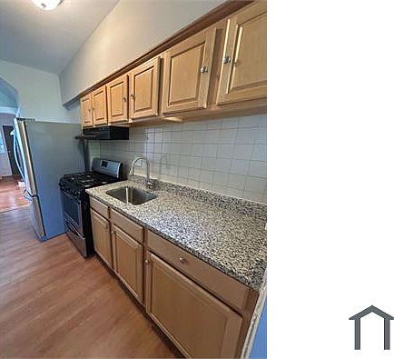 5th image of 3015 Frisby St