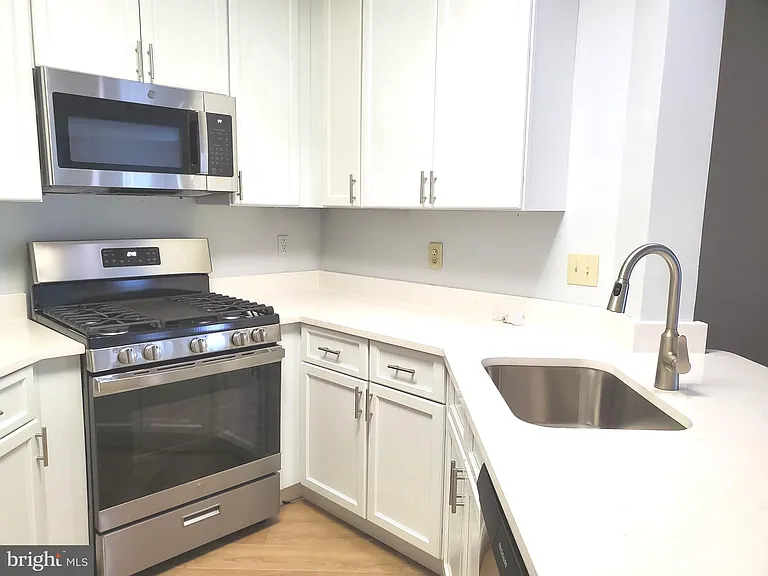 6005 Rosebud Ln #301 — Photo 6