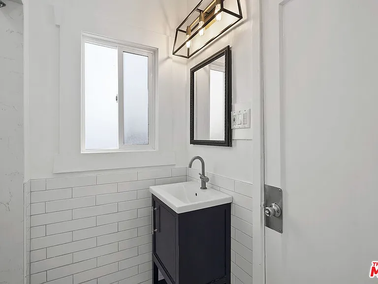 1821 N Grace Ave — Photo 12