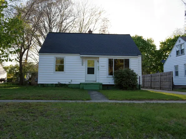 2661 Liberty Rd, Norton Shores, MI 49441