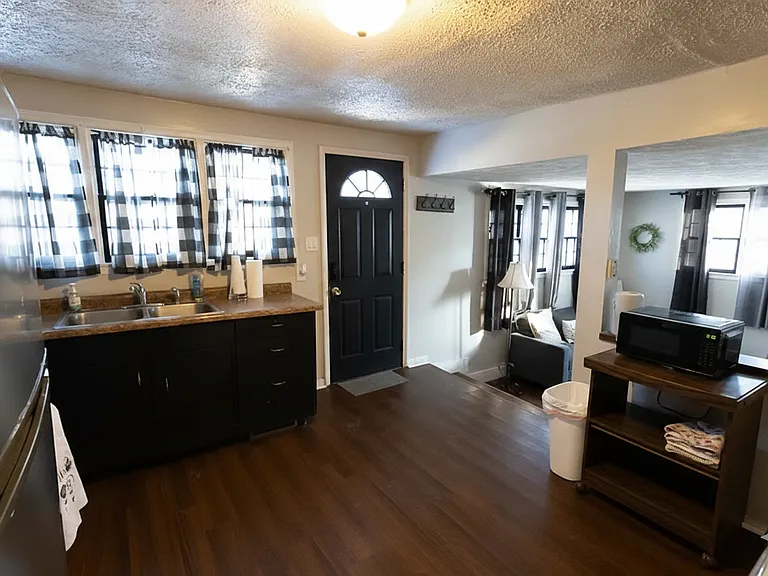1426 W 3rd St #2 — Photo 9