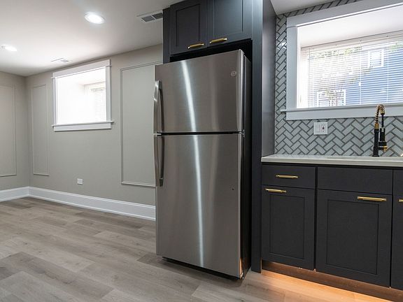 3rd image of 5404 Six N Paulina St #1706