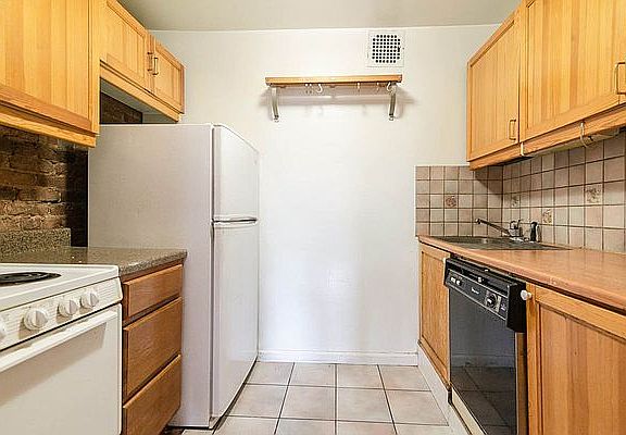4th image of 413 E 85th St #4FR