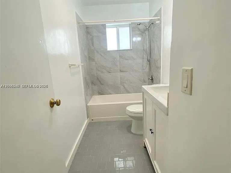 2345 Douglas St — Photo 23