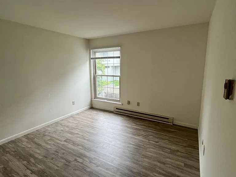 University Park Apartments near Cornell University — Photo 353