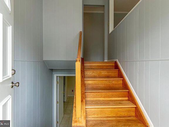 5th image of 327 Thelma Ave
