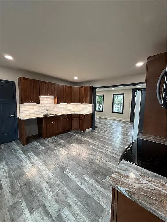 3 bed, 1.0 bath, 1151 sqft, $2,200 — Photo 4