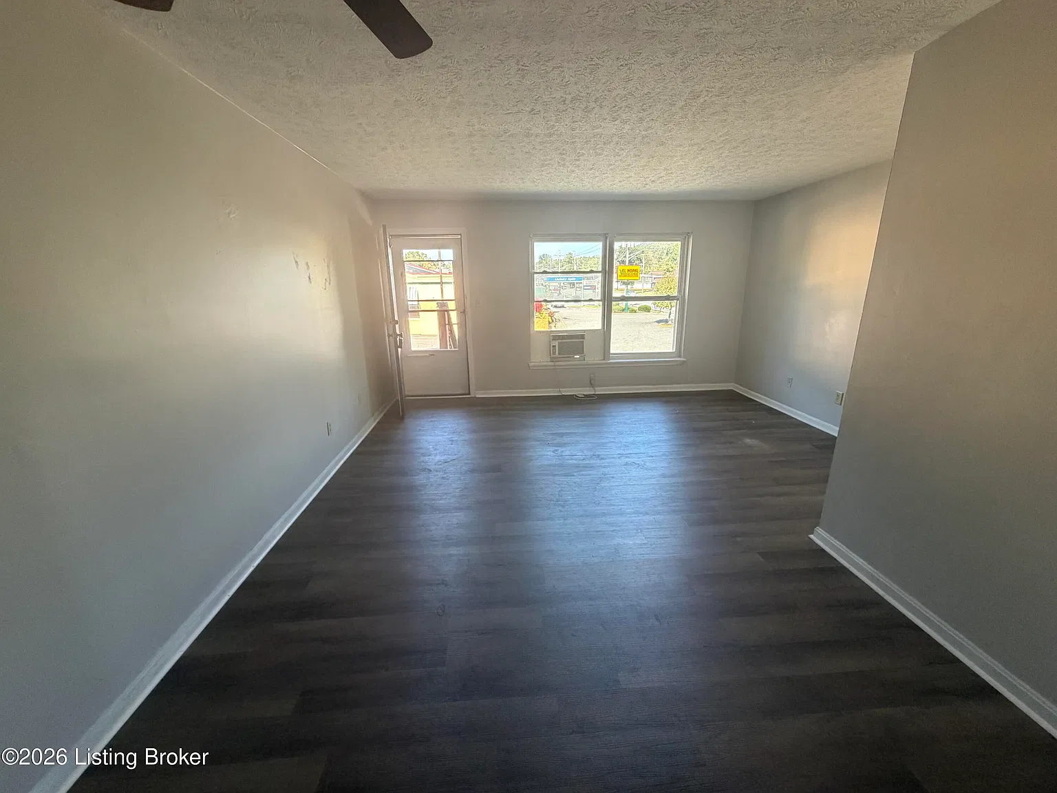 2 bed, 1.0 bath, 818 sqft, $900 — Photo 4