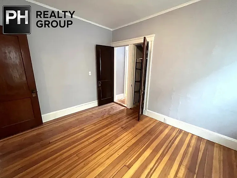 37 Irma Ave — Photo 11