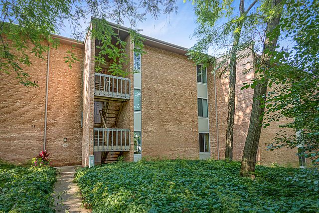 1st image of 1605 Fairway Dr APT 2C