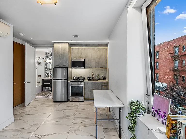152 Boerum St #3D — Photo 1