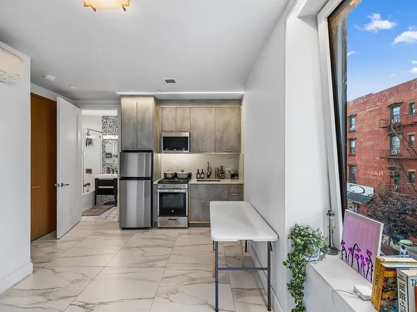 152 Boerum St, Brooklyn, NY