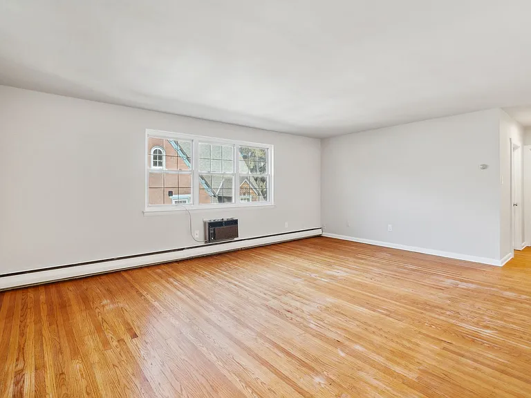 412 N Jackson St — Photo 14