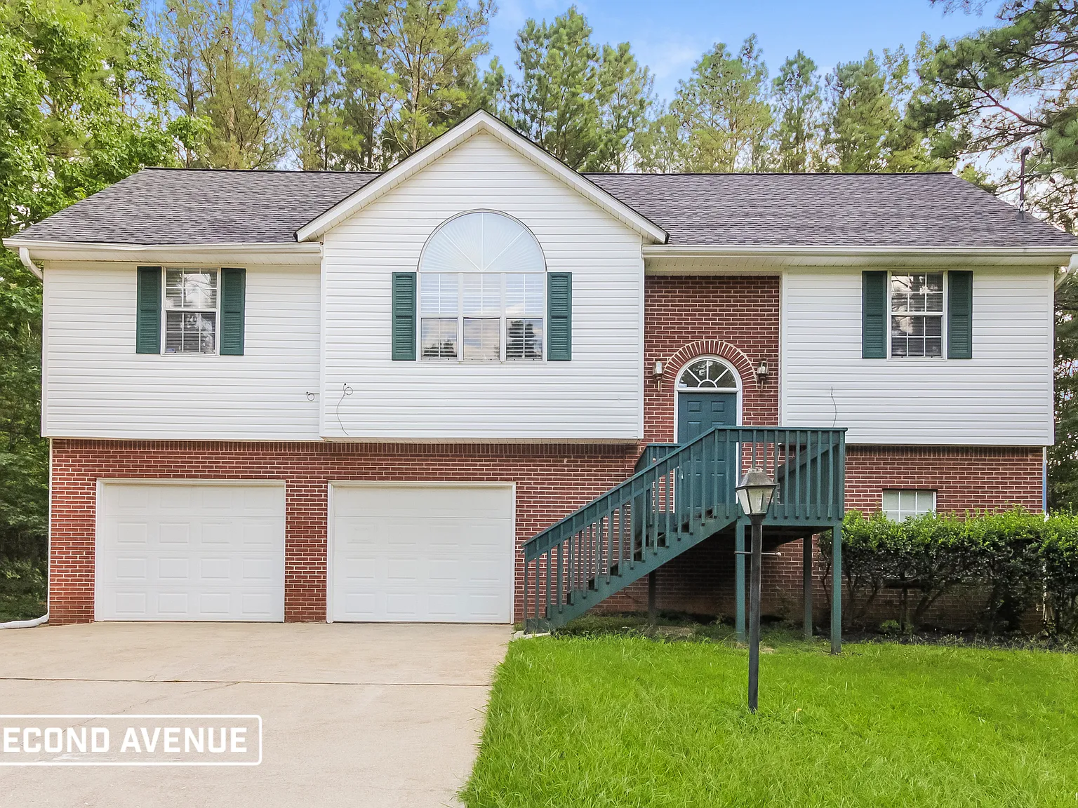 5 bed, 3.0 bath, 2400 sqft, $2,195 — Photo 1